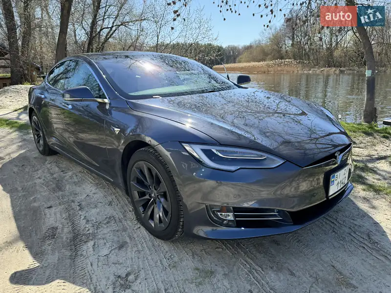 Лифтбек Tesla Model S 2020 в 