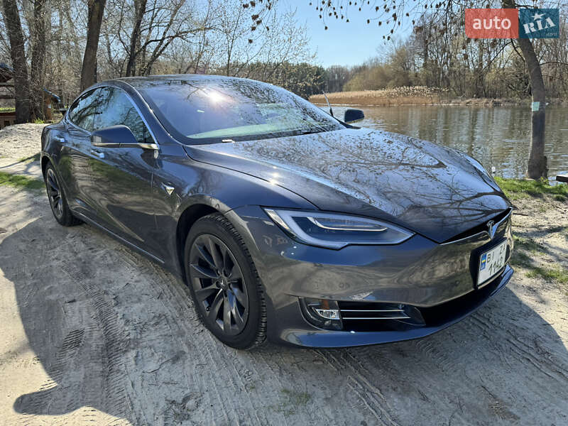 Tesla Model S 2020