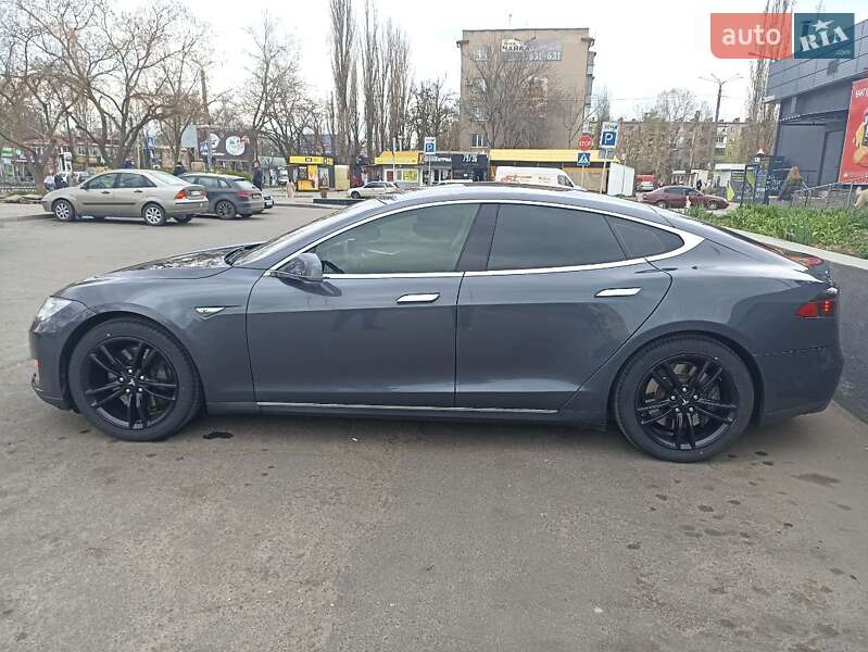 Ліфтбек Tesla Model S 2015 в Миколаєві