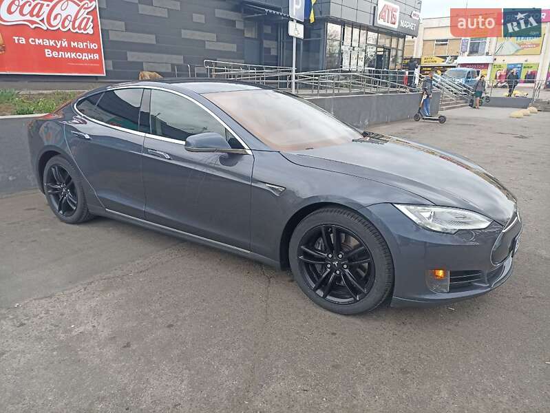 Ліфтбек Tesla Model S 2015 в Миколаєві