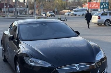 Ліфтбек Tesla Model S 2015 в Вінниці