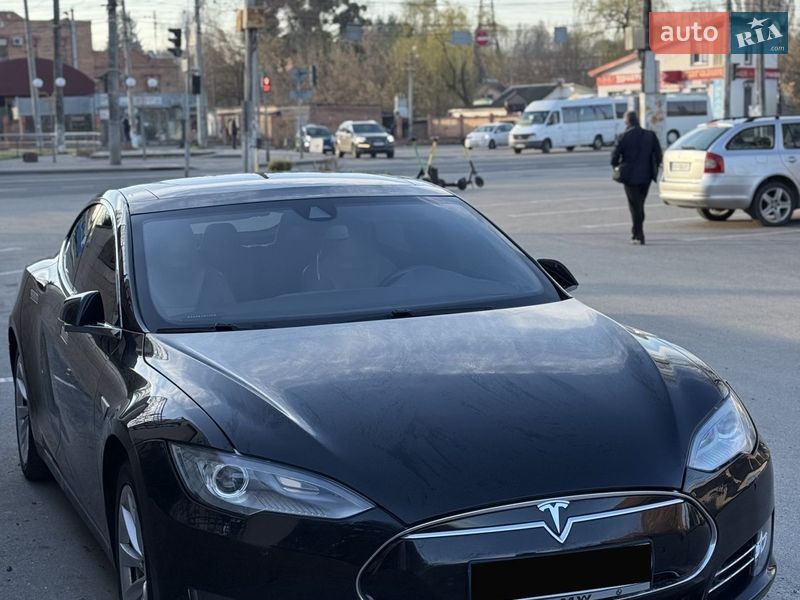 Ліфтбек Tesla Model S 2015 в Вінниці