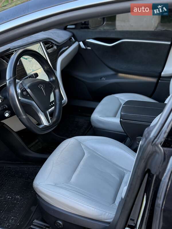 Ліфтбек Tesla Model S 2015 в Вінниці