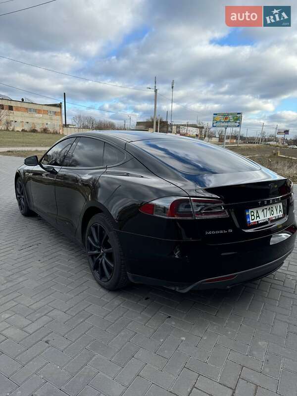 Лифтбек Tesla Model S 2016 в Кропивницком