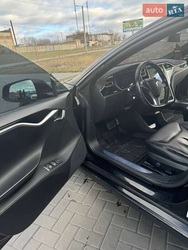 Лифтбек Tesla Model S 2016 в Кропивницком
