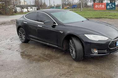 Лифтбек Tesla Model S 2015 в 