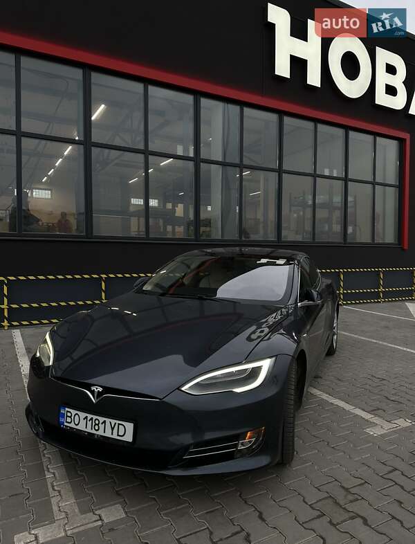 Лифтбек Tesla Model S 2018 в 