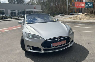 Лифтбек Tesla Model S 2014 в 