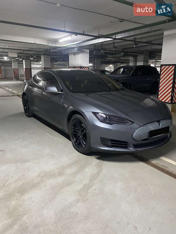 Лифтбек Tesla Model S 2013 в Киеве
