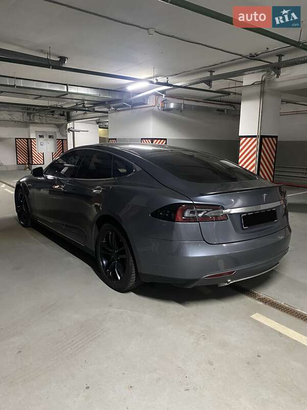 Лифтбек Tesla Model S 2013 в Киеве
