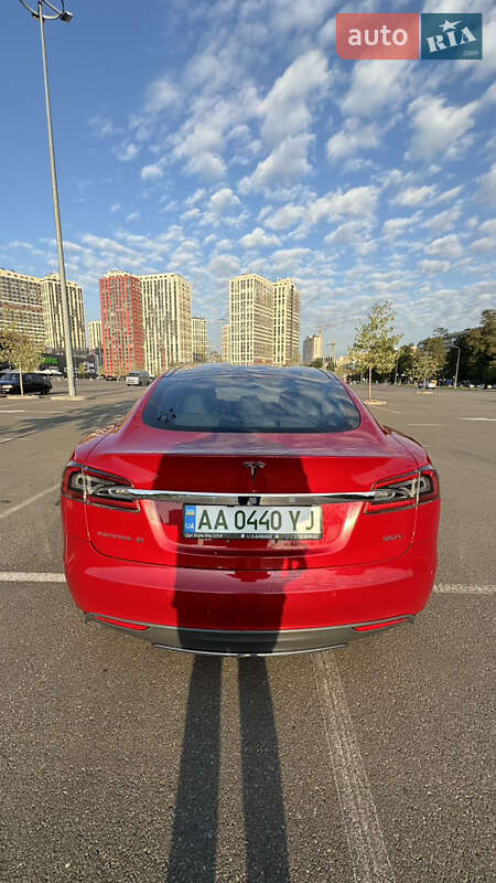 Лифтбек Tesla Model S 2015 в Киеве