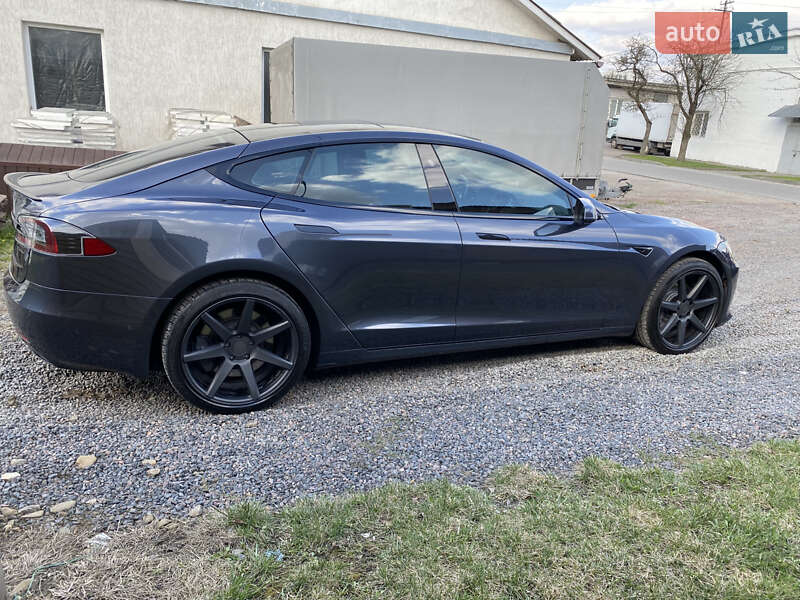 Ліфтбек Tesla Model S 2017 в Львові