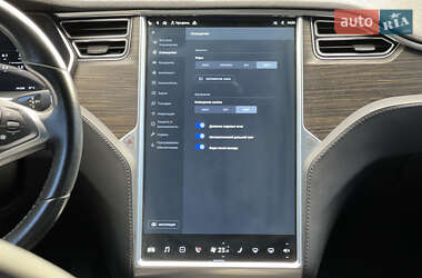 Лифтбек Tesla Model S 2014 в 