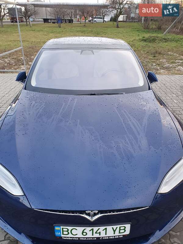 Лифтбек Tesla Model S 2018 в Львове