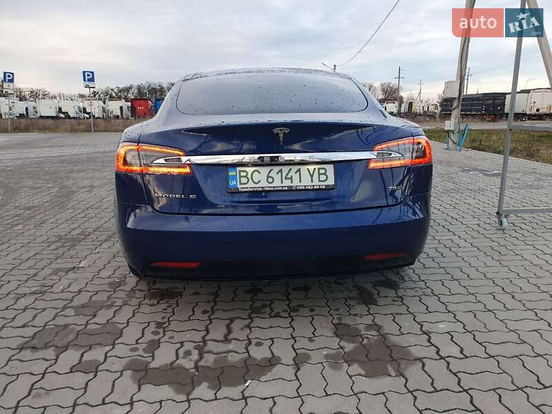 Лифтбек Tesla Model S 2018 в Львове