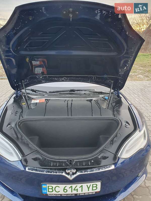 Лифтбек Tesla Model S 2018 в Львове