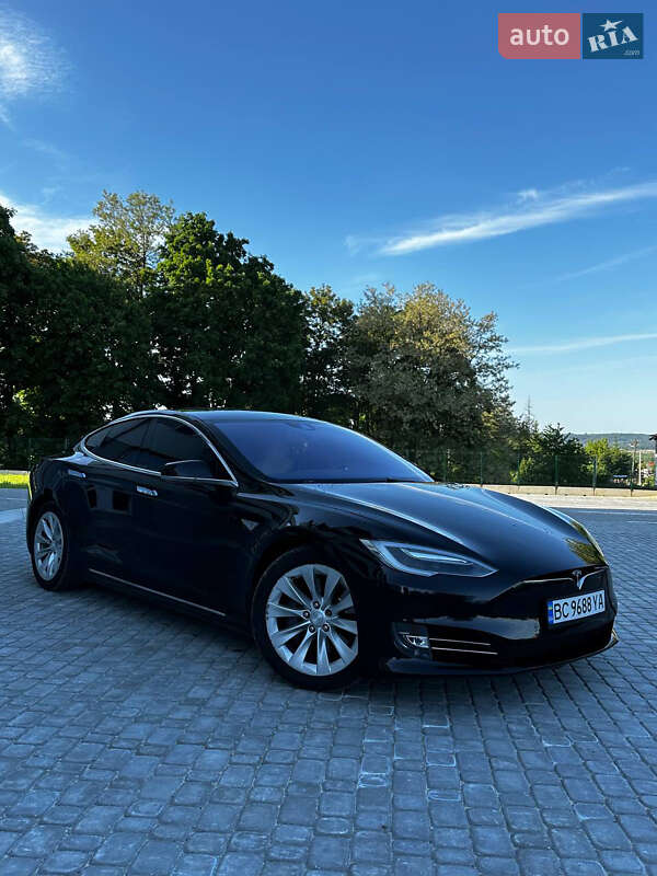 Лифтбек Tesla Model S 2016 в Львове
