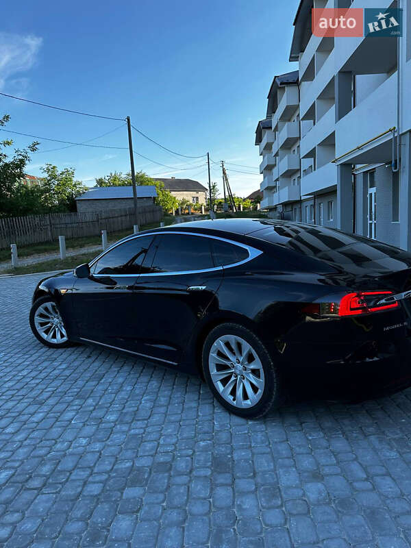 Лифтбек Tesla Model S 2016 в Львове