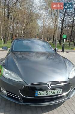 Лифтбек Tesla Model S 2015 в 