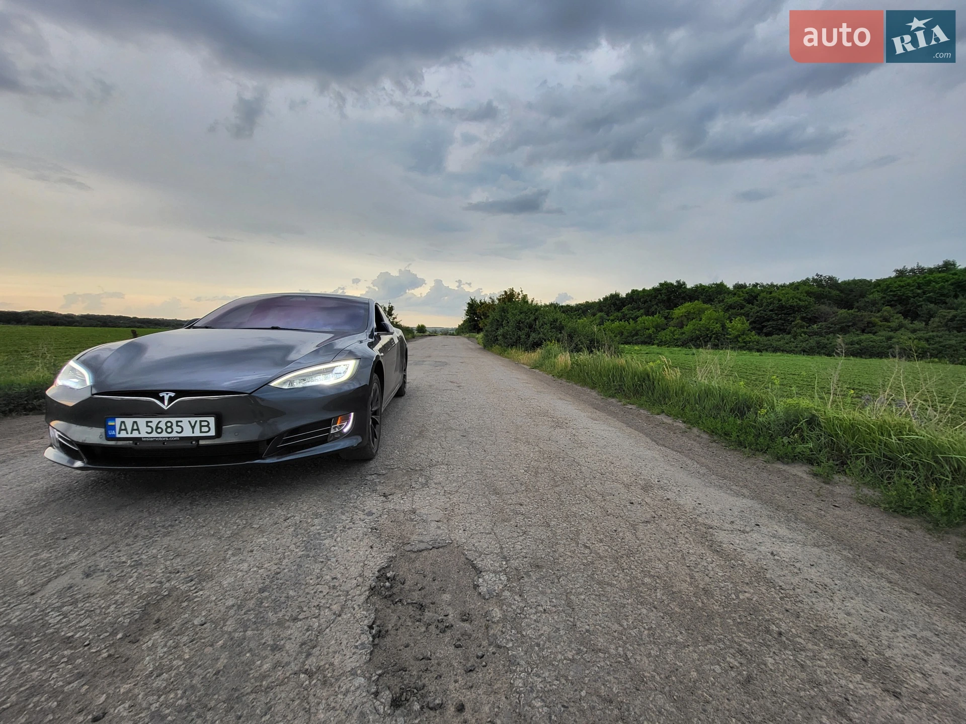 Tesla Model S 2017 VIN 5YJSA1E20HF189932 фото оголошення 4 з 12