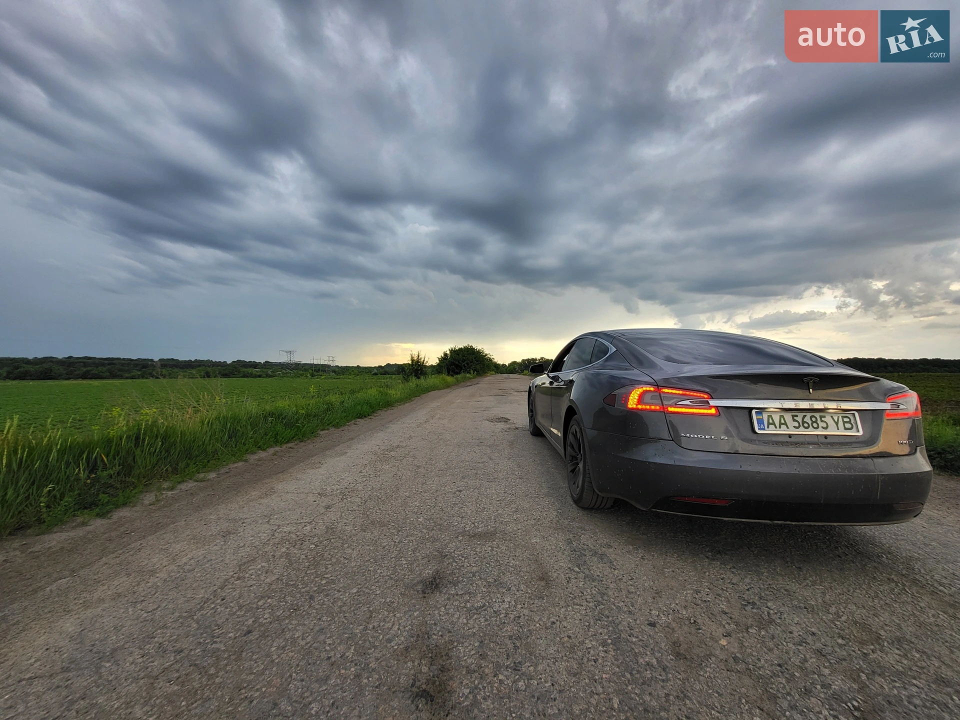 Tesla Model S 2017 VIN 5YJSA1E20HF189932 фото оголошення 6 з 12