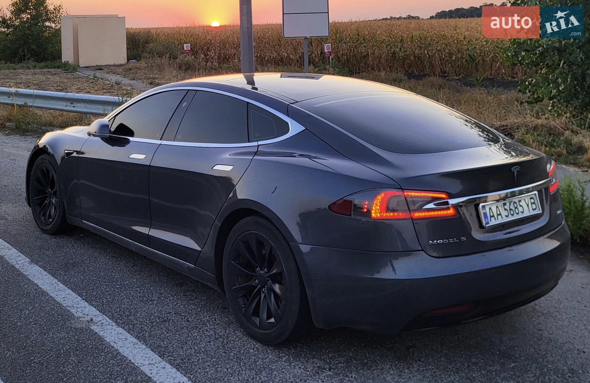 Tesla Model S 2017 VIN 5YJSA1E20HF189932 фото оголошення 2 з 12