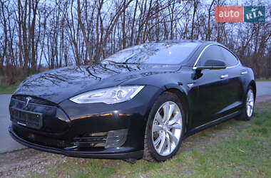 Лифтбек Tesla Model S 2015 в 