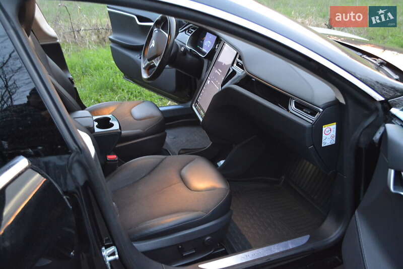 Лифтбек Tesla Model S 2015 в Днепре