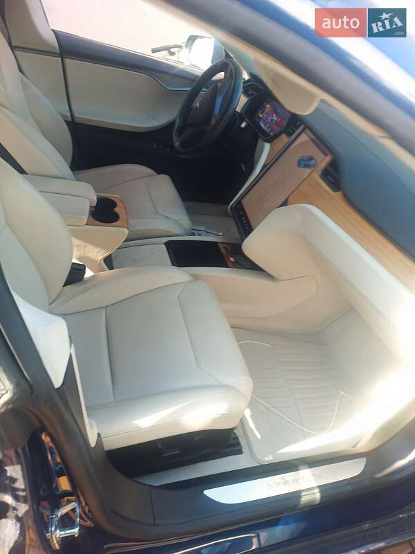 Лифтбек Tesla Model S 2018 в Киеве