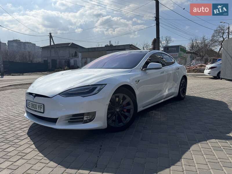 Лифтбек Tesla Model S 2020 в 