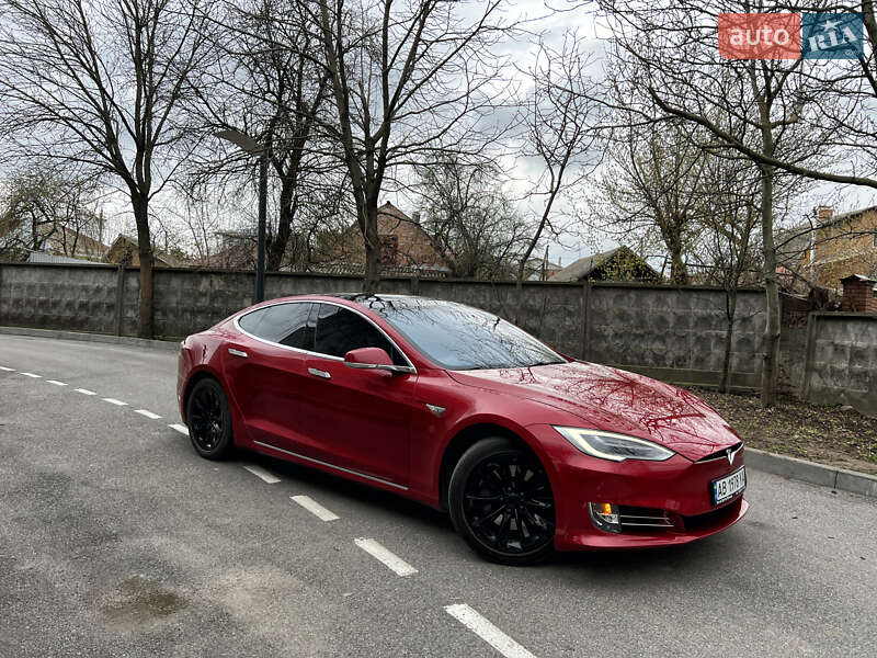 Лифтбек Tesla Model S 2016 в Виннице