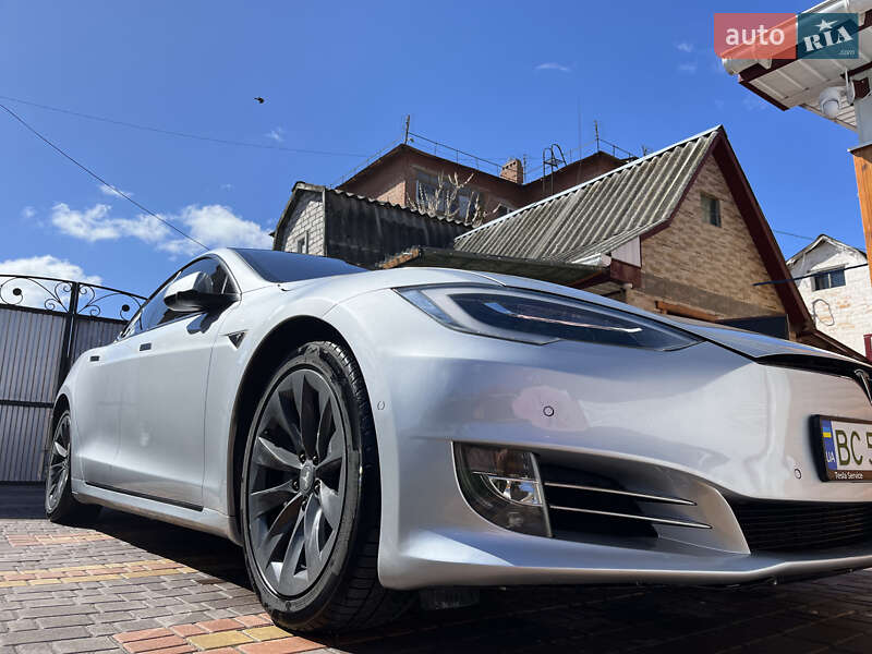 Ліфтбек Tesla Model S 2016 в Львові