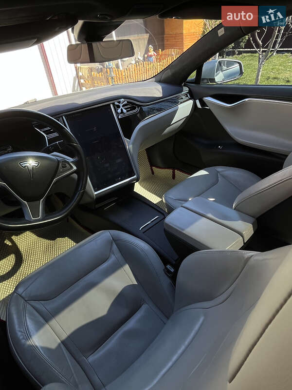 Ліфтбек Tesla Model S 2016 в Львові
