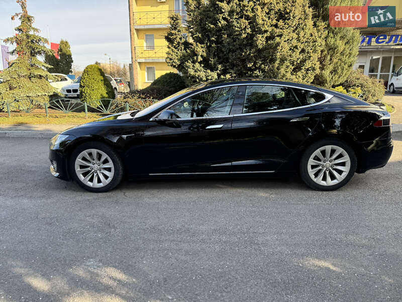 Лифтбек Tesla Model S 2018 в Львове