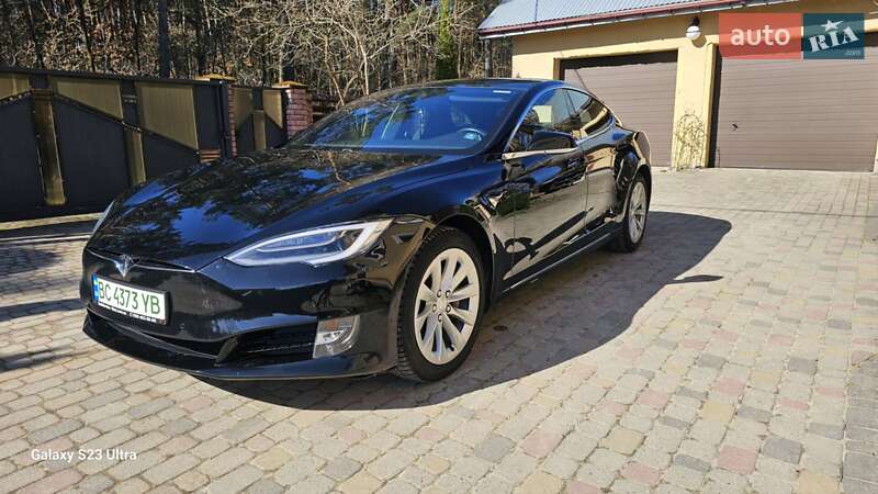 Лифтбек Tesla Model S 2017 в Львове