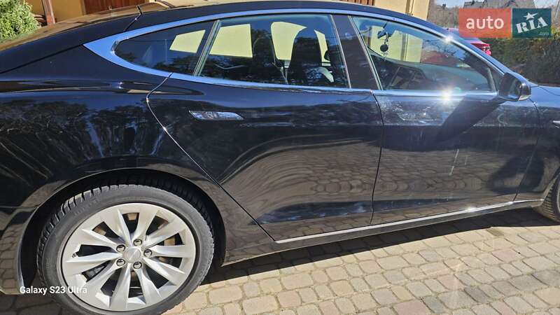 Лифтбек Tesla Model S 2017 в Львове
