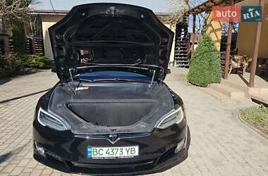Лифтбек Tesla Model S 2017 в Львове
