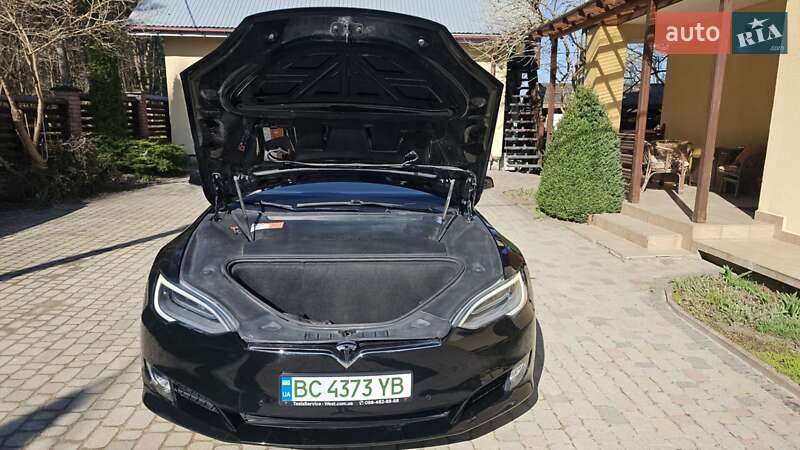 Лифтбек Tesla Model S 2017 в Львове
