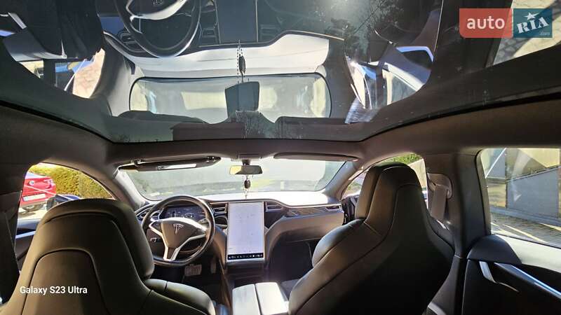 Лифтбек Tesla Model S 2017 в Львове