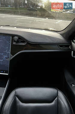 Лифтбек Tesla Model S 2016 в 