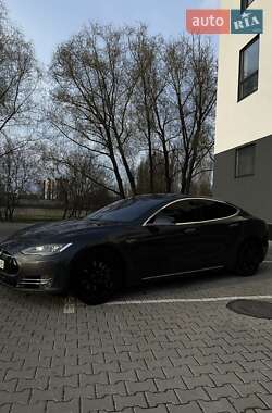 Лифтбек Tesla Model S 2016 в 