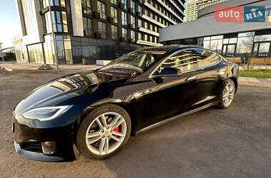 Лифтбек Tesla Model S 2015 в 