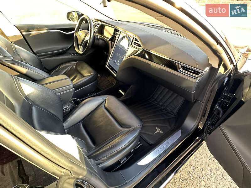 Ліфтбек Tesla Model S 2015 в Києві