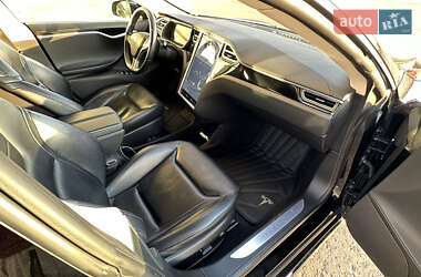 Лифтбек Tesla Model S 2015 в 