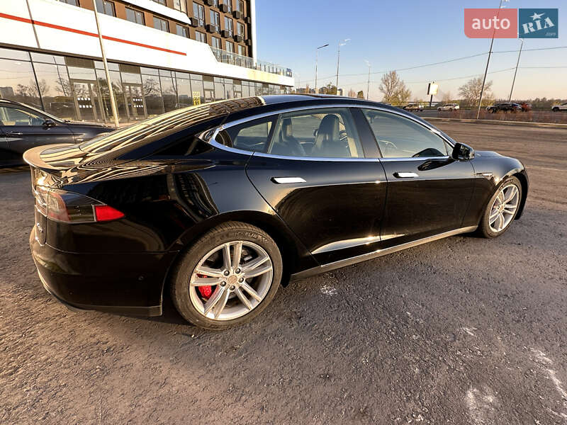 Ліфтбек Tesla Model S 2015 в Києві