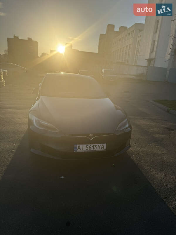 Лифтбек Tesla Model S 2017 в Киеве