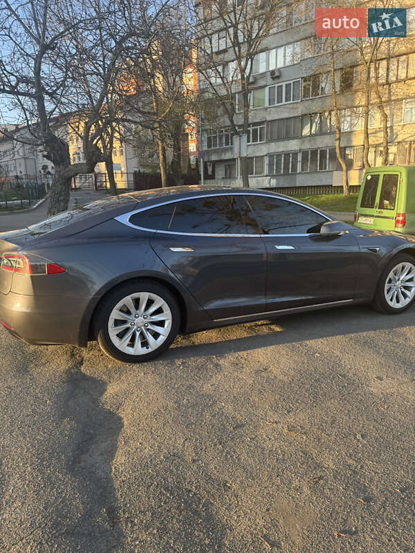 Лифтбек Tesla Model S 2017 в Киеве