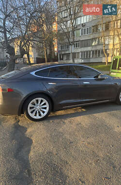 Лифтбек Tesla Model S 2017 в 