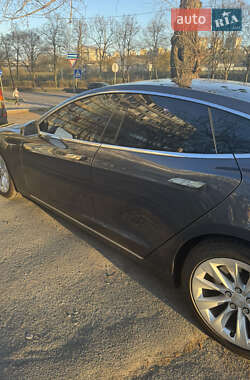 Лифтбек Tesla Model S 2017 в 
