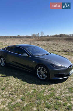 Лифтбек Tesla Model S 2015 в 